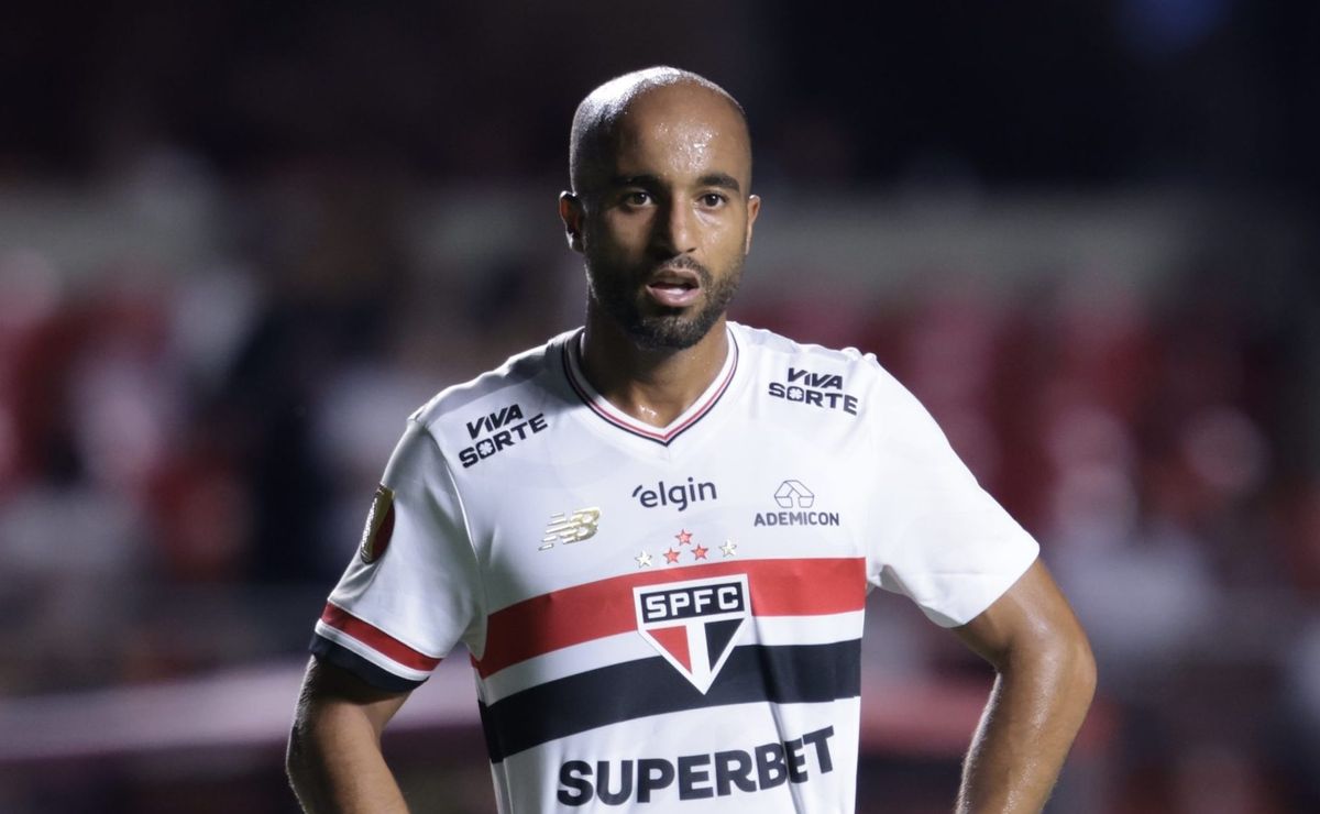 “Muda completamente o jogo”; Lucas manda recado ao Palmeiras sobre gramado sintético