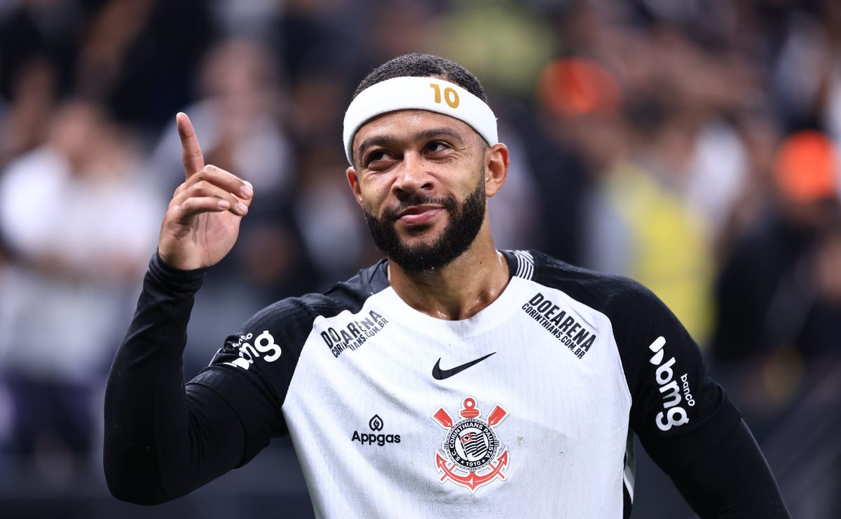 Memphis Depay brilha novamente pelo Corinthians com gol de fora da área na Sul-Americana