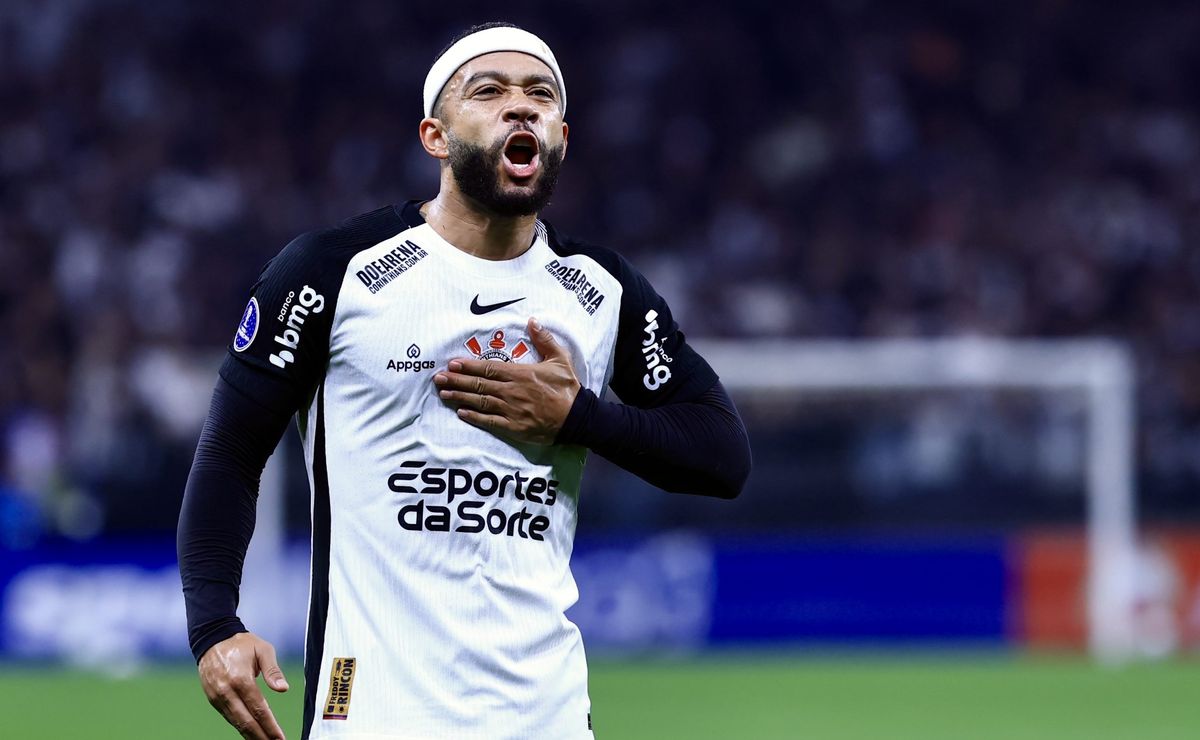 Memphis Depay brilha na Sul-Americana e marca primeiro gol internacional pelo Corinthians