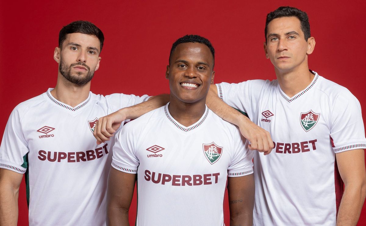 Fluminense, em parceria com a Umbro, lança novo uniforme reserva para a temporada