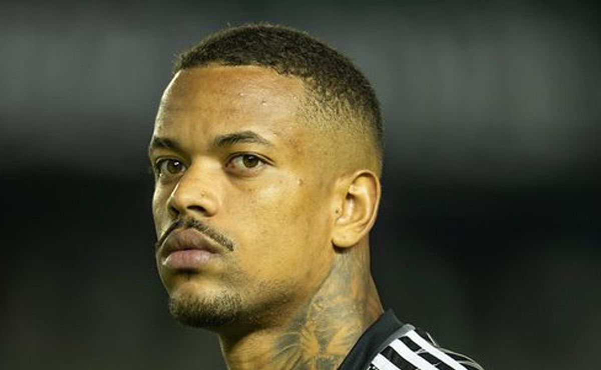 Cuca defende Caio após falhas no Atlético-MG e reforça confiança no jogador