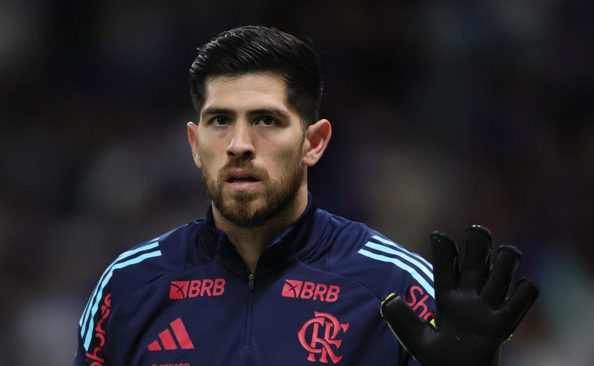 Rossi sofre tentativa de assalto e carro do goleiro do Flamengo é alvejado por 4 tiros