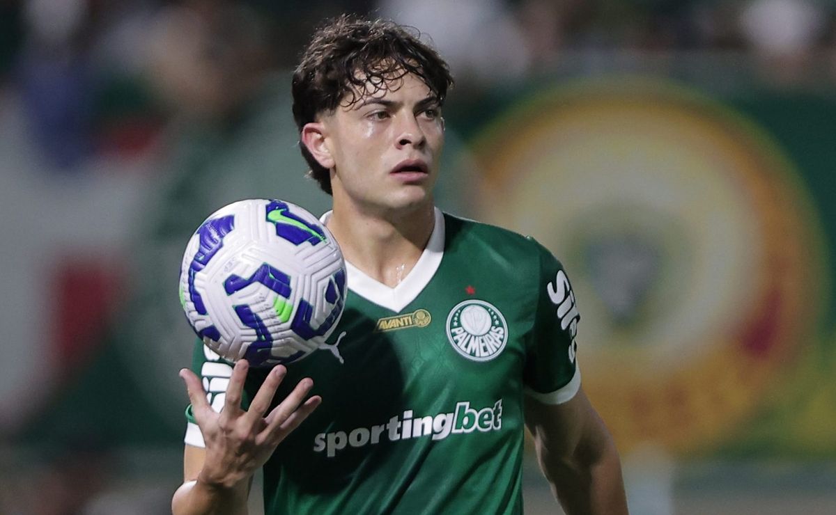 Espero que esteja focado: Giay peça-chave no Palmeiras e Abel comenta convocação Argentina