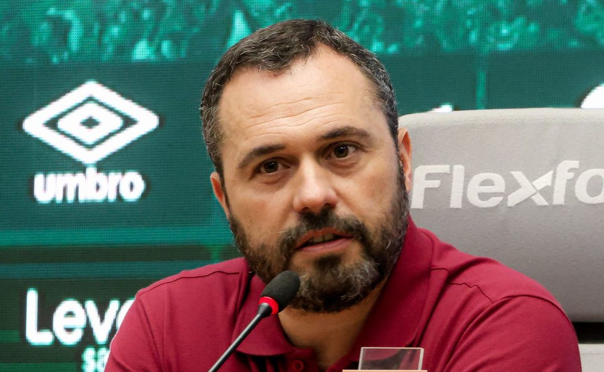 Mário Bittencourt comunica nos bastidores do Fluminense que fará jogo duro para vender John Arias