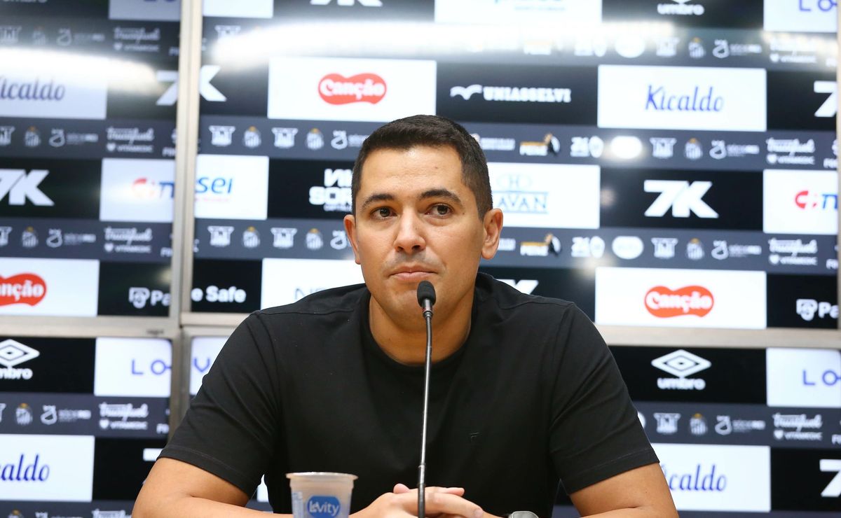 Santos demite CEO Pedro Martins após pressão da torcida e polêmicas; saída será oficializada