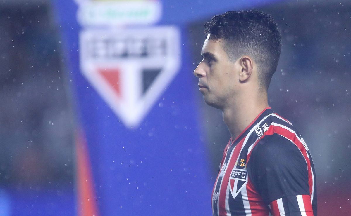 Oscar empolga em treino e deve estar à disposição em Palmeiras x São Paulo pelo Brasileirão Betano