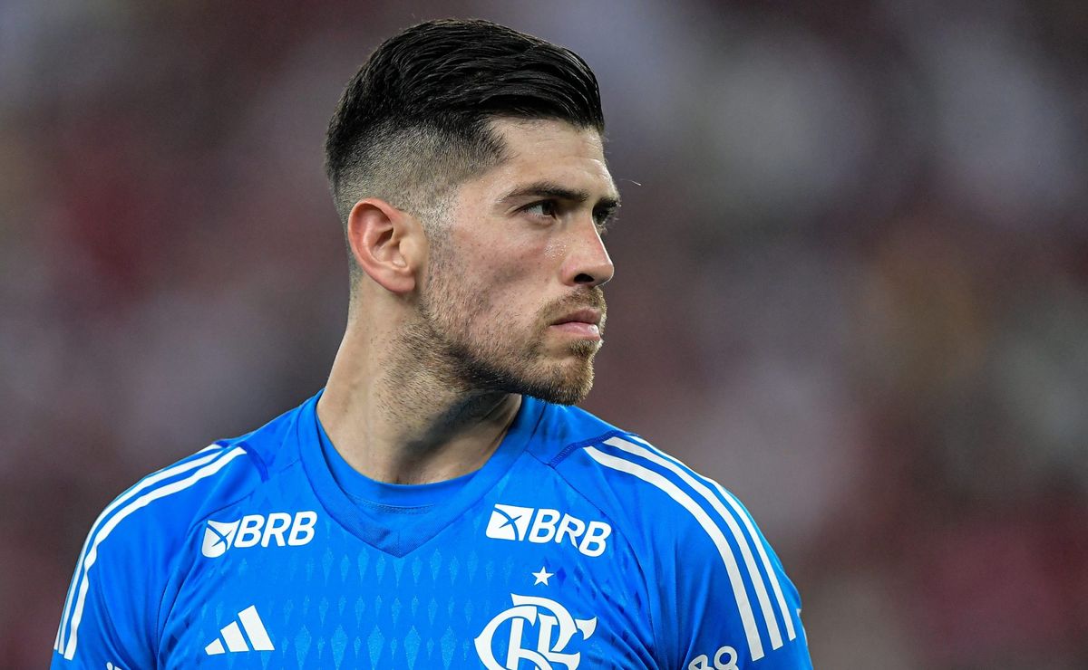 Goleiro Rossi decide onde irá jogar após ter carro atingido por tiros no RJ e deve renovar com Flamengo