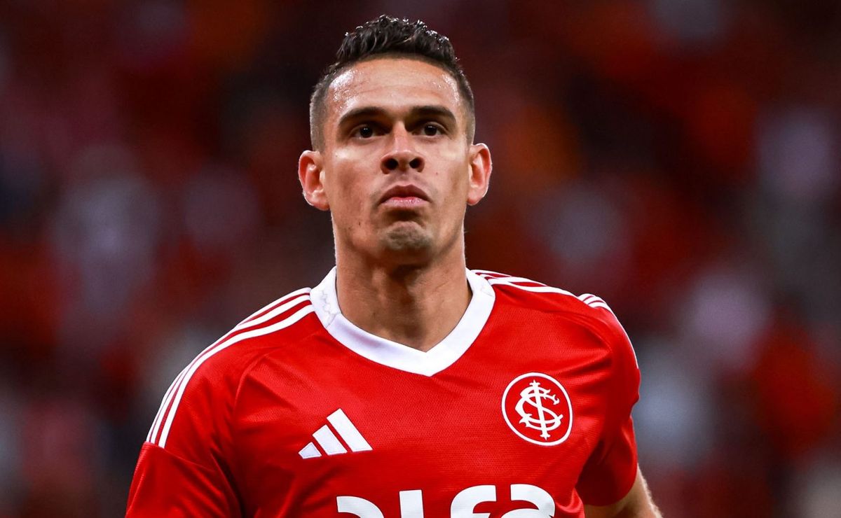 Rafael Borré faz fisioterapia em horários alternativos para voltar mais rápido ao Internacional