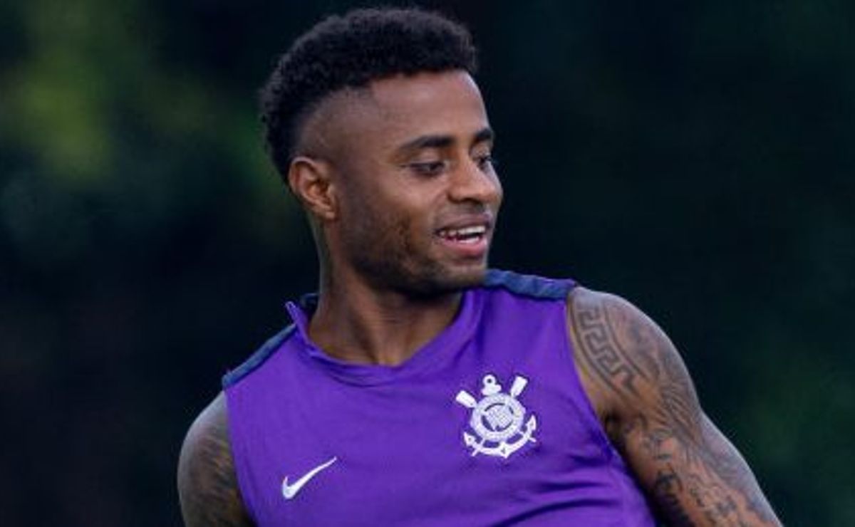 Lateral Diego Palacios ganha chance com Dorival Júnior ao ser relacionado em Mirassol X Corinthians após 3 meses