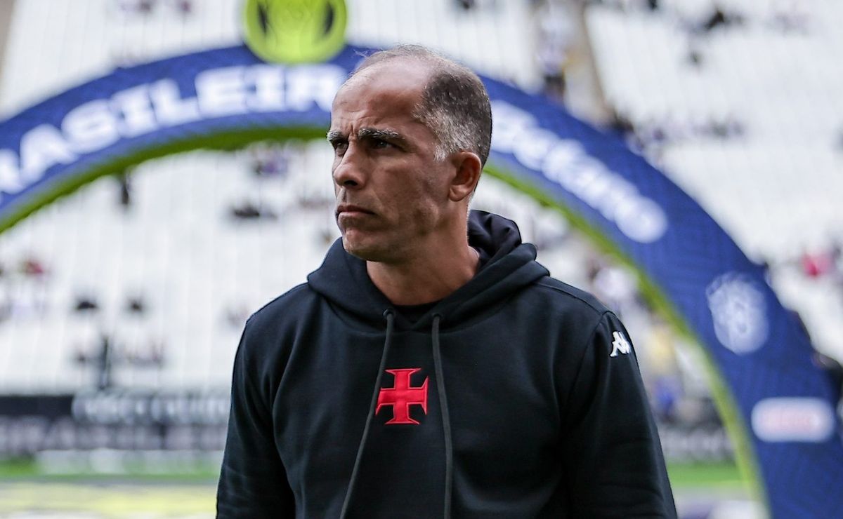 Escalação do Vasco: Sem Fernando Diniz, Felipe faz alterações contra o Vitória