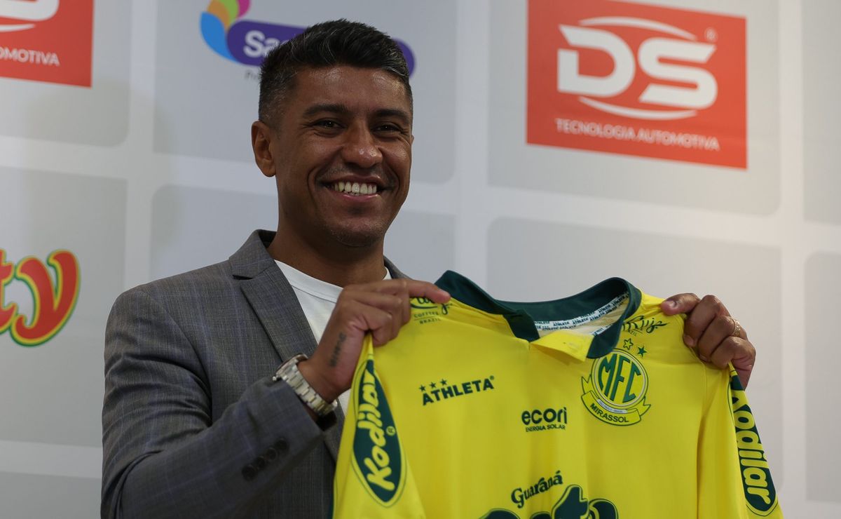 Santos envia proposta para Paulinho, ex-Corinthians, e coordenador técnico decide recusar