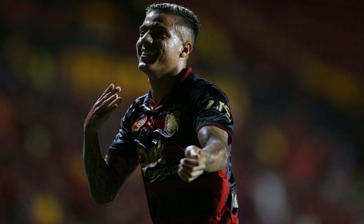Botafogo pode recomprar Carlos Alberto por R$ 30 milhões até 2026; entenda