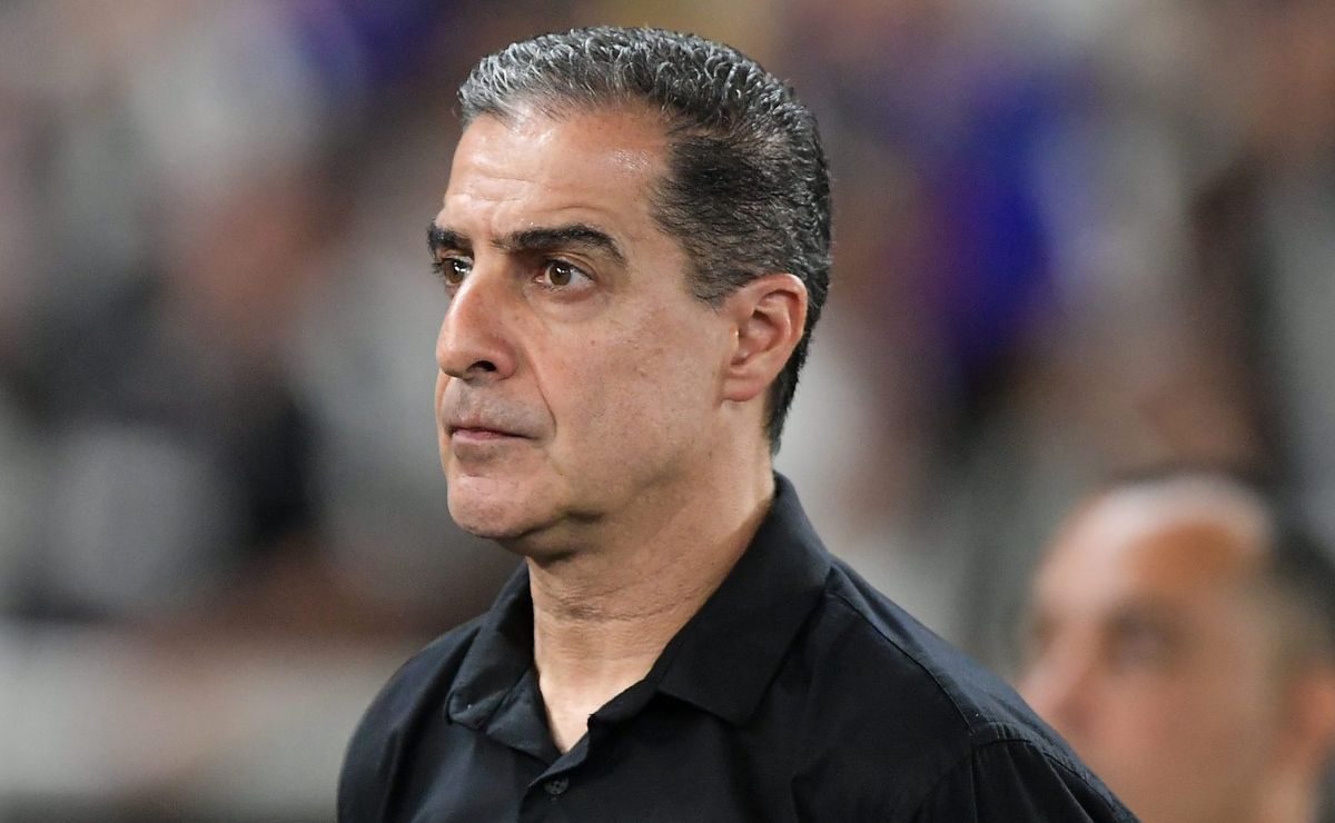 Botafogo de Paiva vive indefinição sobre quem formará dupla de ataque com Igor Jesus para duelo contra o Inter