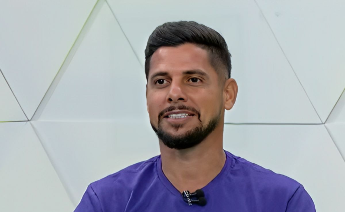“Vai ser 2 a 1”; Cicinho crava vencedor do Choque-Rei e aponta placar de Palmeiras x São Paulo