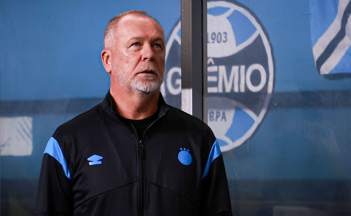 Mano Menezes ‘quebra o silêncio’ e atualiza prazo de recuperação de Cuéllar no Grêmio