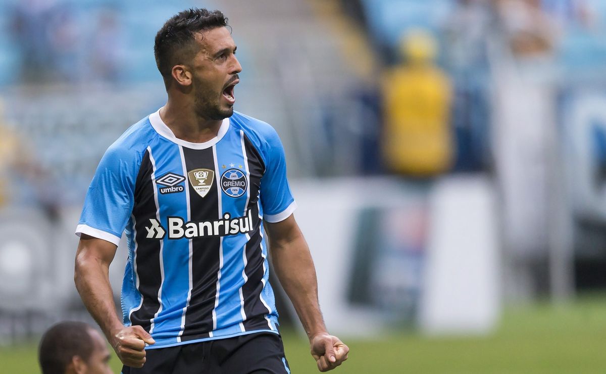 Edílson se pronuncia nas redes sociais após empate do Grêmio contra o RB Bragantino