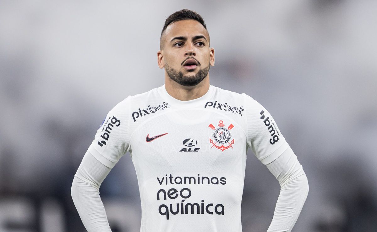 Após derrota, volante Maycon cobra postura diferente da equipe e critica falta de reação do Corinthians