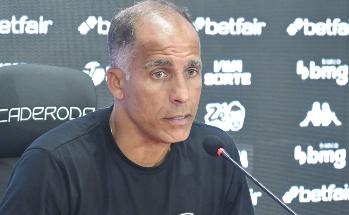 Felipe encerra passagem como técnico interino do Vasco com apenas 8,32% de aproveitamento