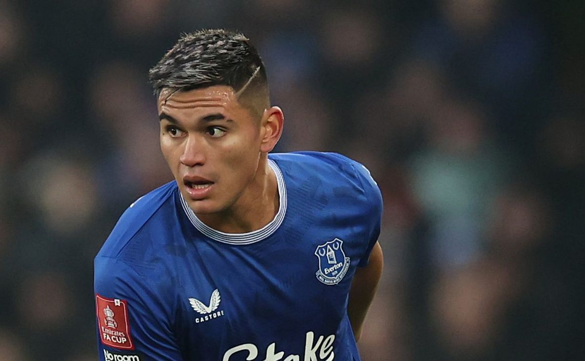 Everton se decide sobre Alcaraz e Flamengo recebe ‘aviso’ sobre futuro do meio-campista 