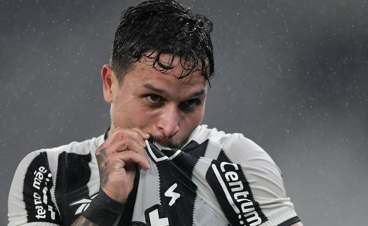 Destaque do Botafogo, Artur é eleito craque do jogo contra o Internacional