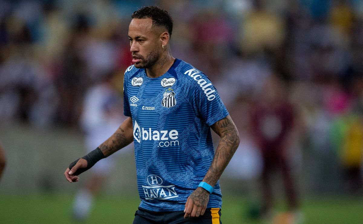 Neymar se aproxima do retorno ao Santos e clube divulga treino com bola