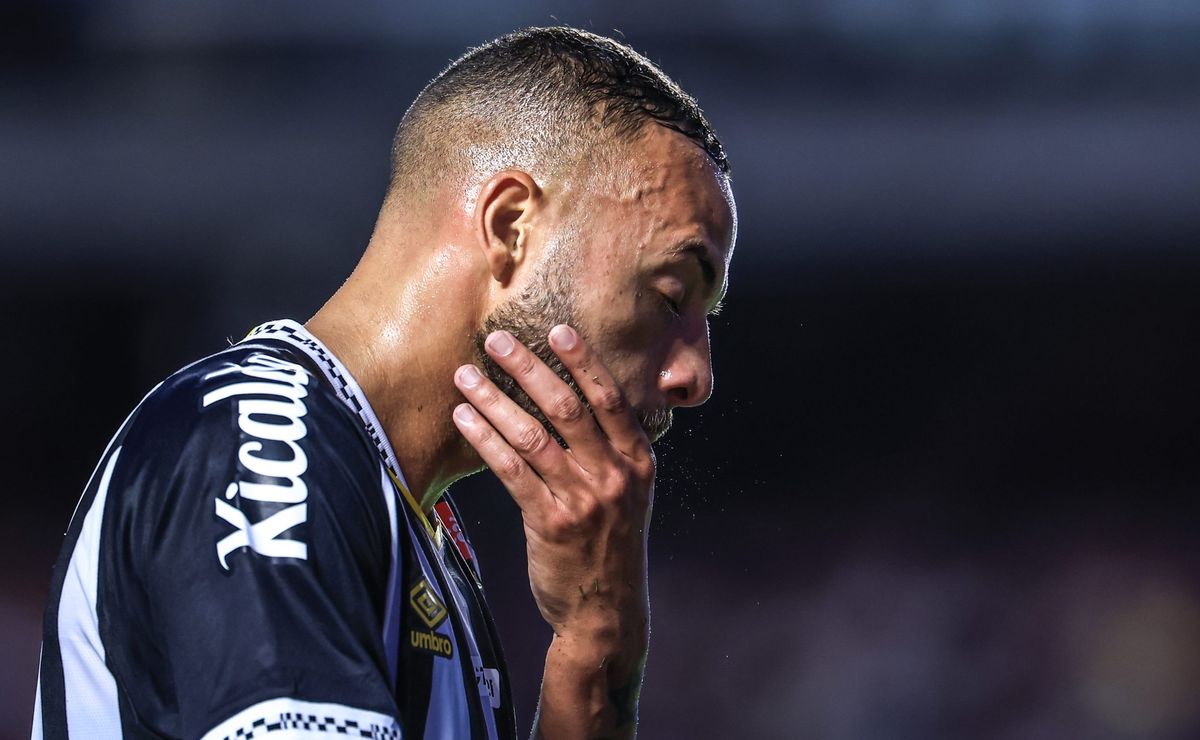 Santos vê reviravolta na situação de Guilherme e atacante avalia saída; MLS e mundo árabe de olho