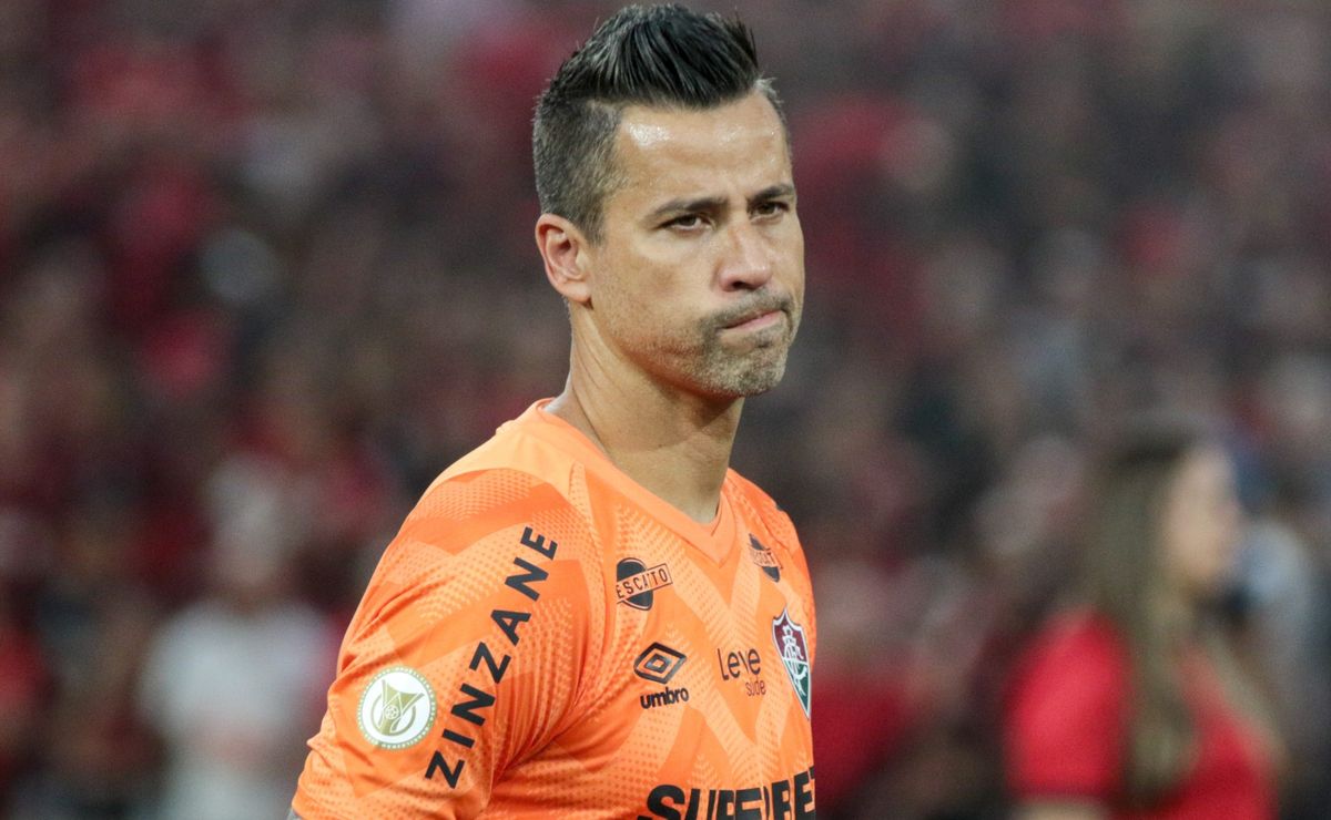 Fluminense procura Fábio e marca reunião para renovar com goleiro até 2026; não há planos de aposentadoria