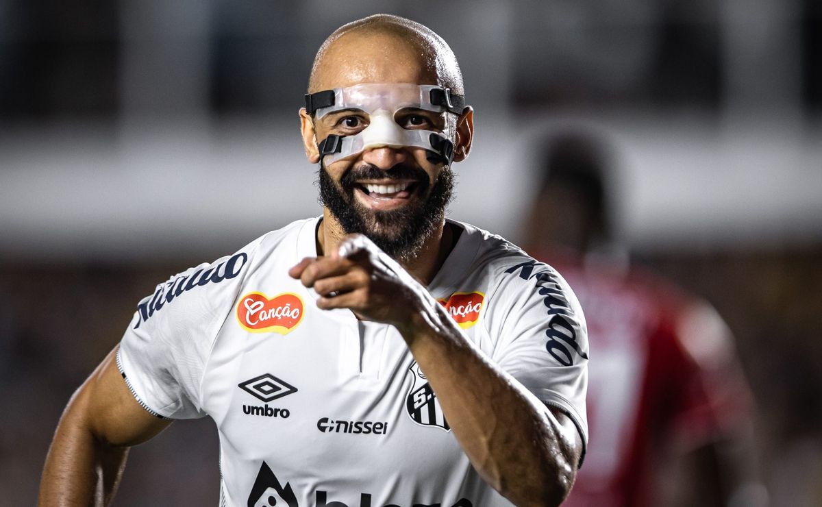 Thaciano e Tiquinho Soares são os piores do Santos em fraca atuação contra Ceará: “Arranque de balsa”