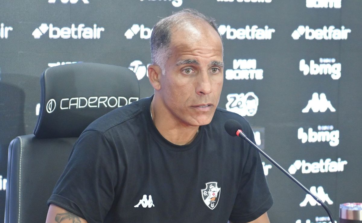 Futuro de Felipe no Vasco segue incerto e clube avalia permanência