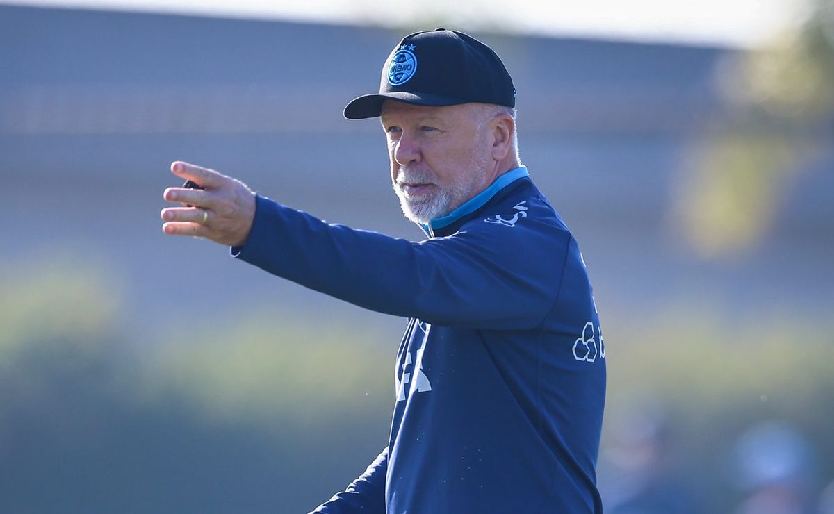 Mano Menezes causa reviravolta no Grêmio e Gabriel Mec será acionado em função crucial na equipe profissional