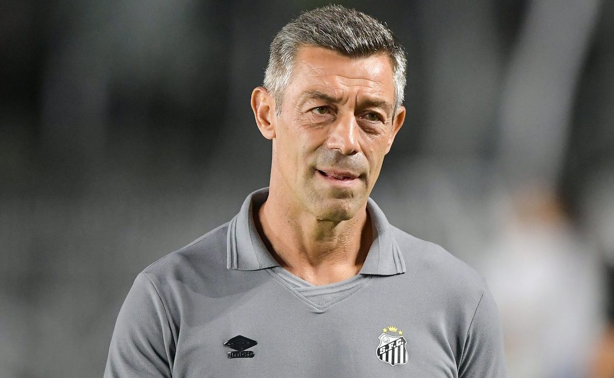 Santos tem dificuldade para chegar em um acordo com Caixinha e é notificado pela Fifa 
