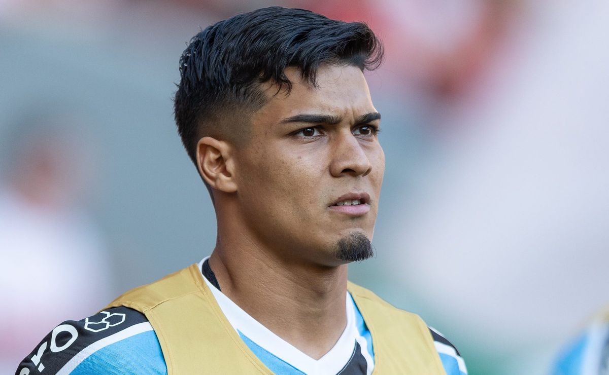 “Saiu tudo de contexto”: Arezo pede desculpas a torcida do Grêmio sobre declaração envolvendo possível retorno ao Peñarol