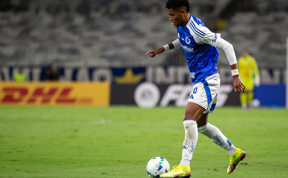 Envolvido em possível troca com o Flamengo, Kenji ganha moral no Cruzeiro e terá evolução