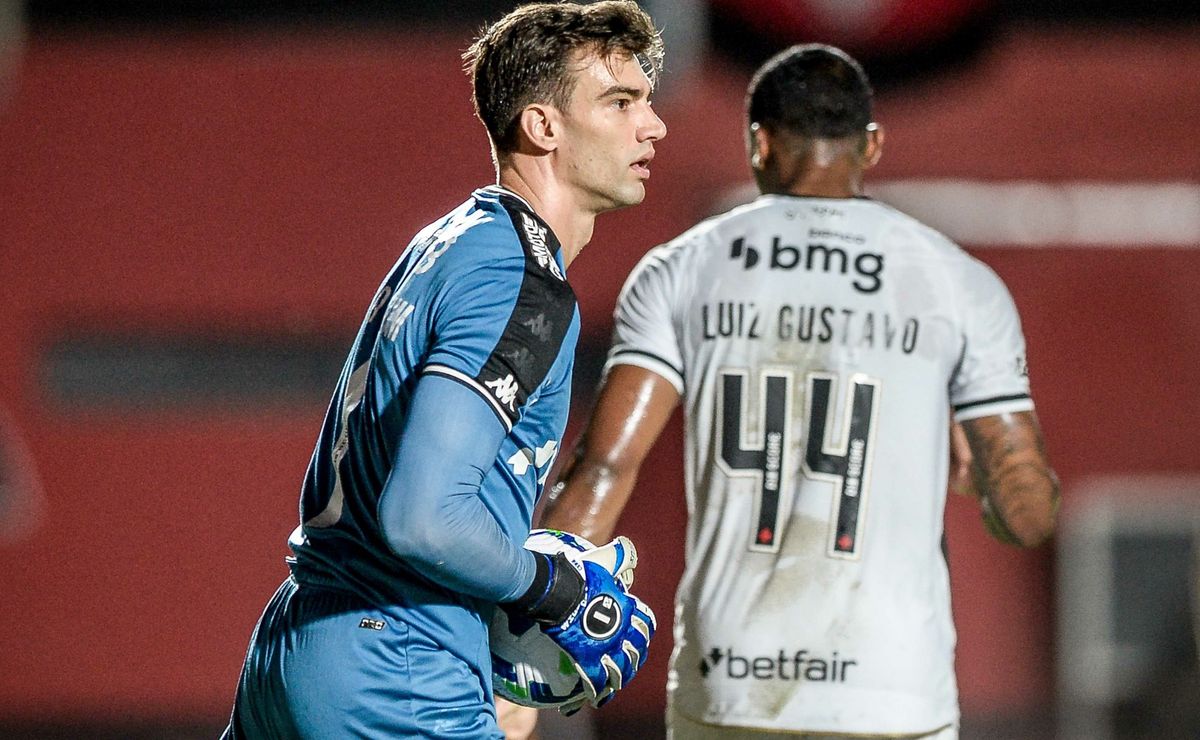 Porto mira Léo Jardim do Vasco como substituto de Diogo Silva e oferece 2 jogadores