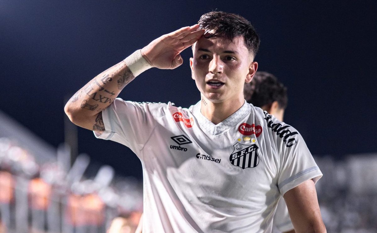 Cléber Xavier testa 4-3-3 e esboça Santos para o clássico com Tiquinho Soares e Barreal