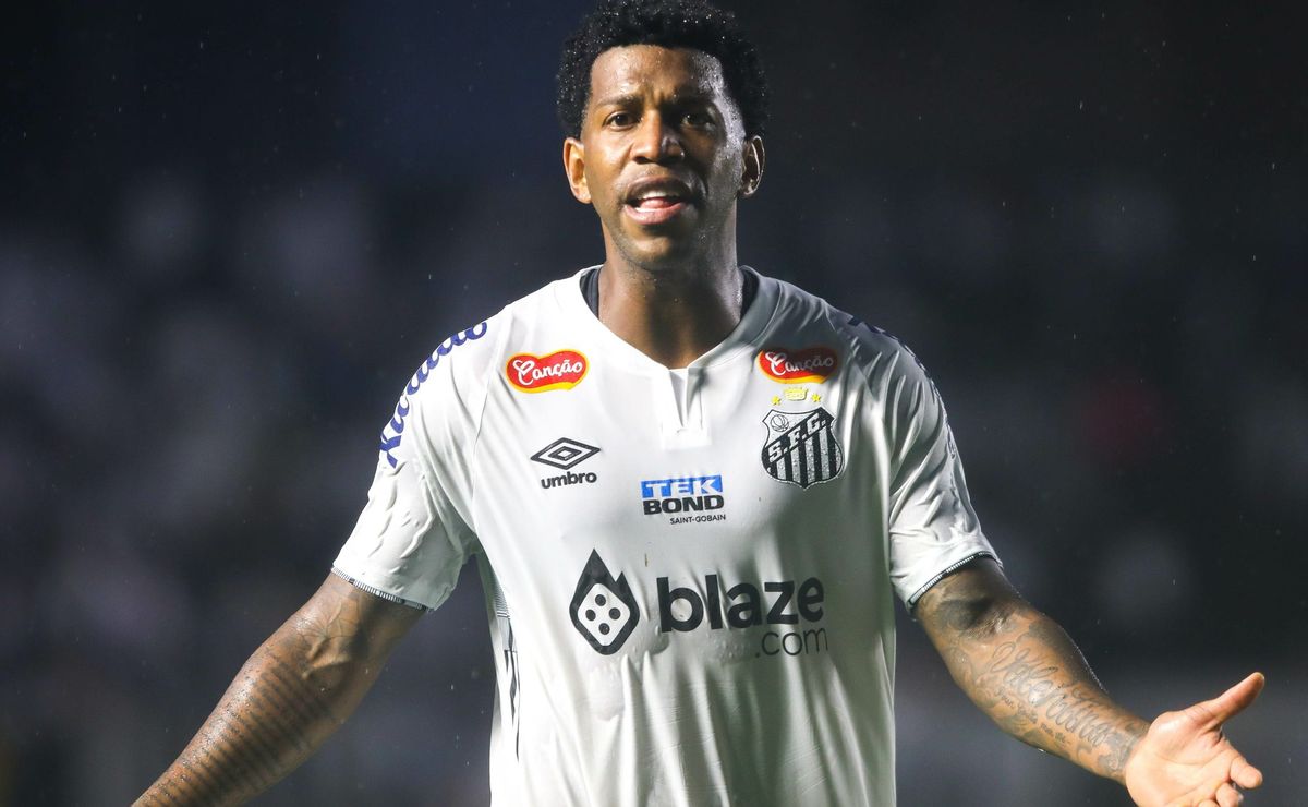 Gil estaria insatisfeito no Santos após perder titularidade com Cléber Xavier, segundo Vagner Frederico