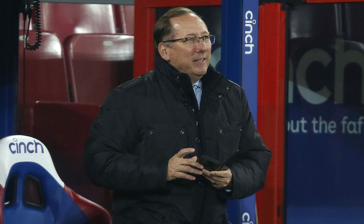 Textor pode ‘repetir Botafogo’ e conquistar título inédito com o Crystal Palace