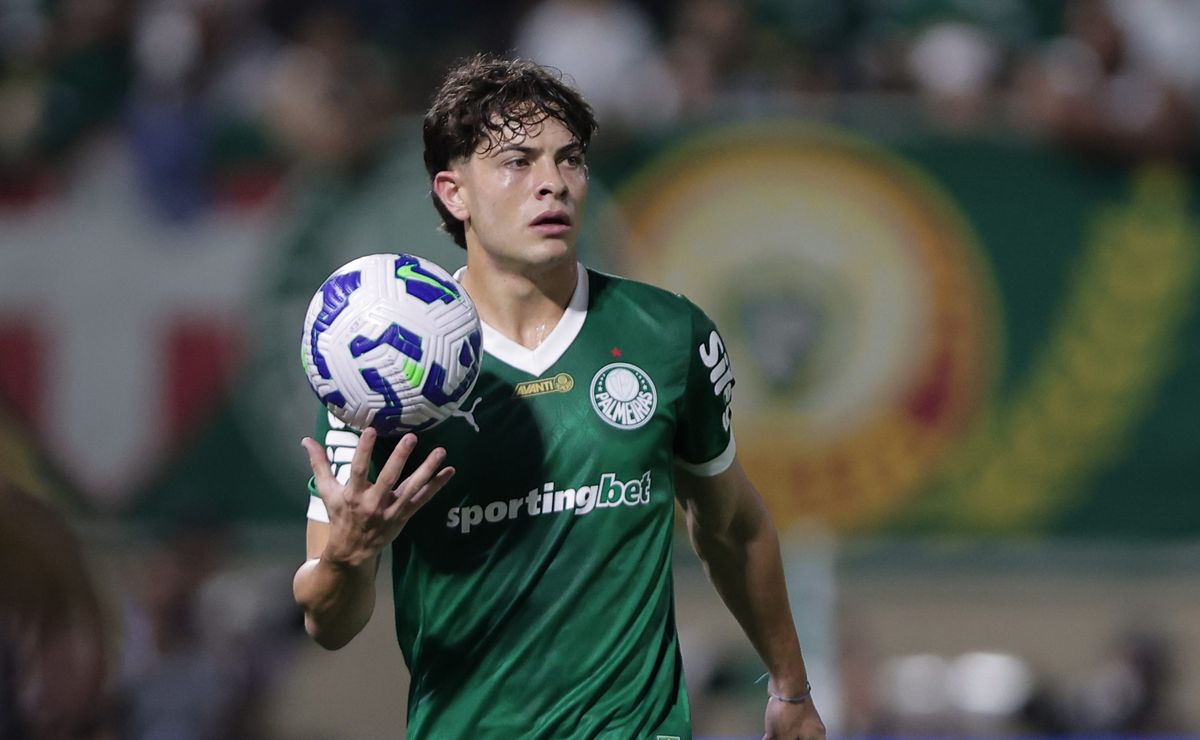 Giay fala sobre adaptação ao Palmeiras e desabafa sobre calendário do futebol brasileiro