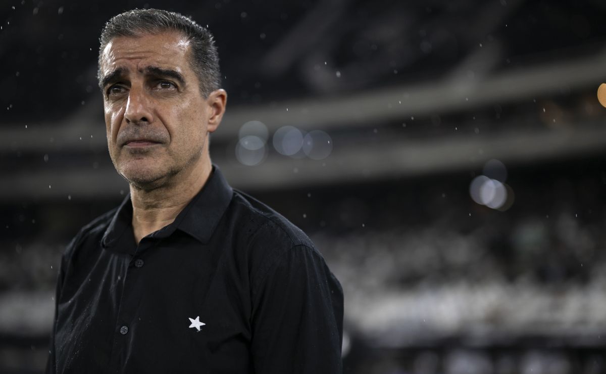 Escalação do Botafogo: Renato Paiva tem dúvida entre Rwan Cruz e Jeffinho contra o Flamengo