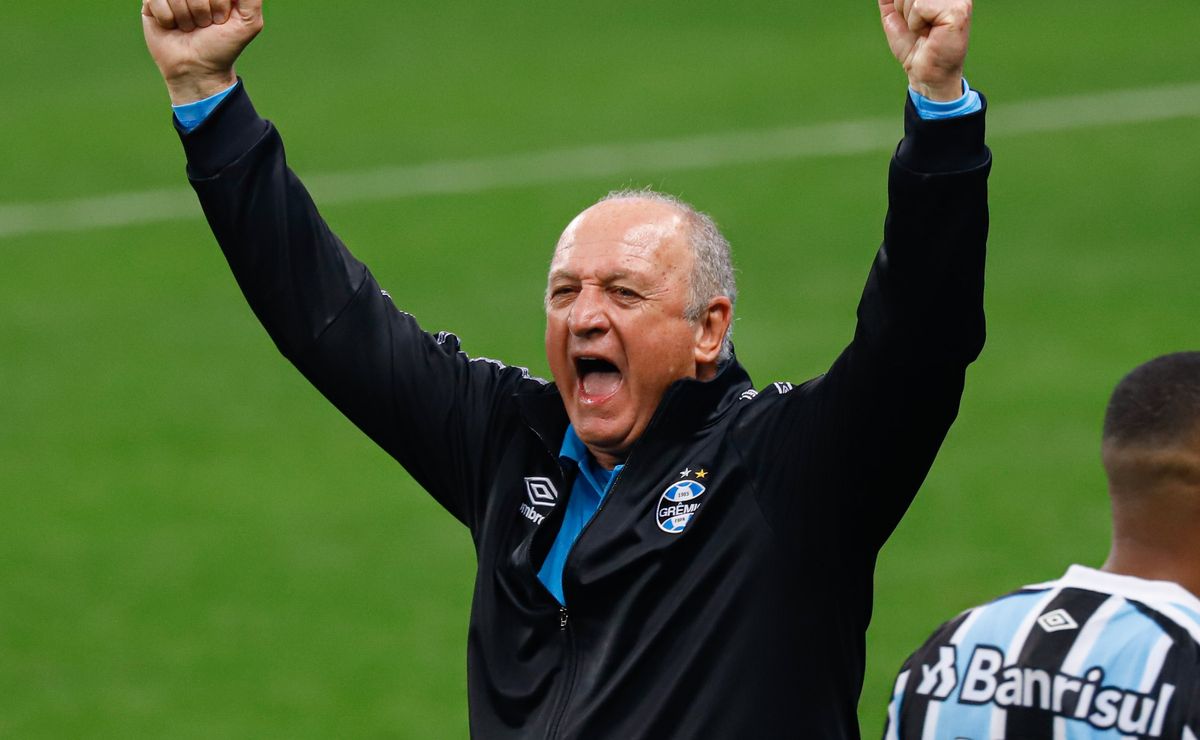 Felipão acompanha promessas do Grêmio e explica plano para lançar jovens com responsabilidade