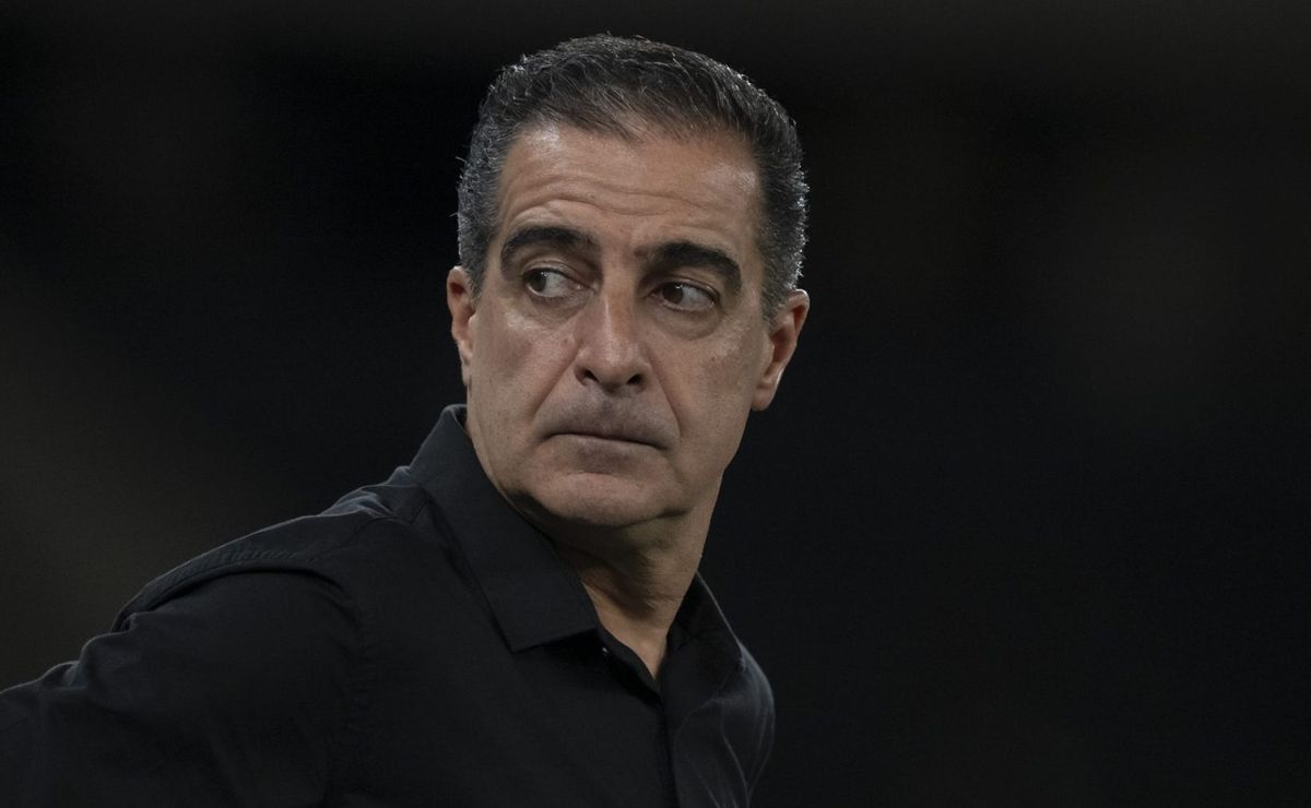Renato Paiva defende árbitros e cobra profissionalização no Brasil