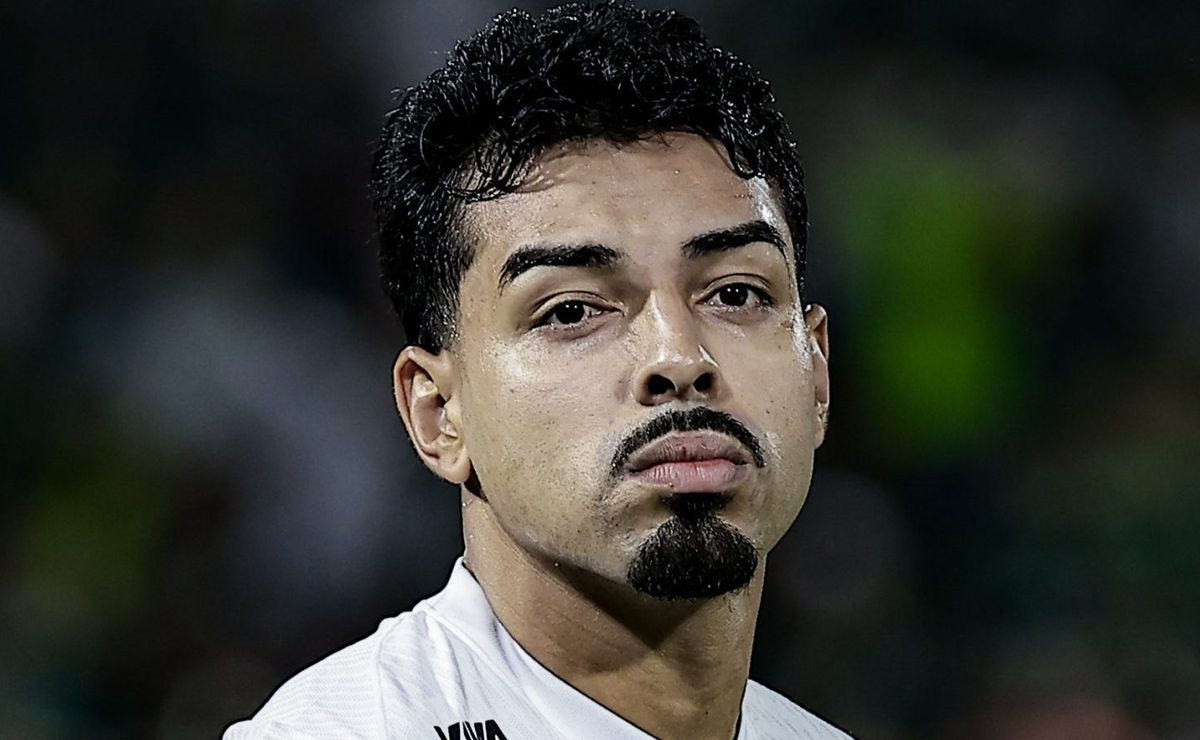 “Eles tem todo direito”, Matheus Bidu fala sobre pressão da torcida e união no Corinthians