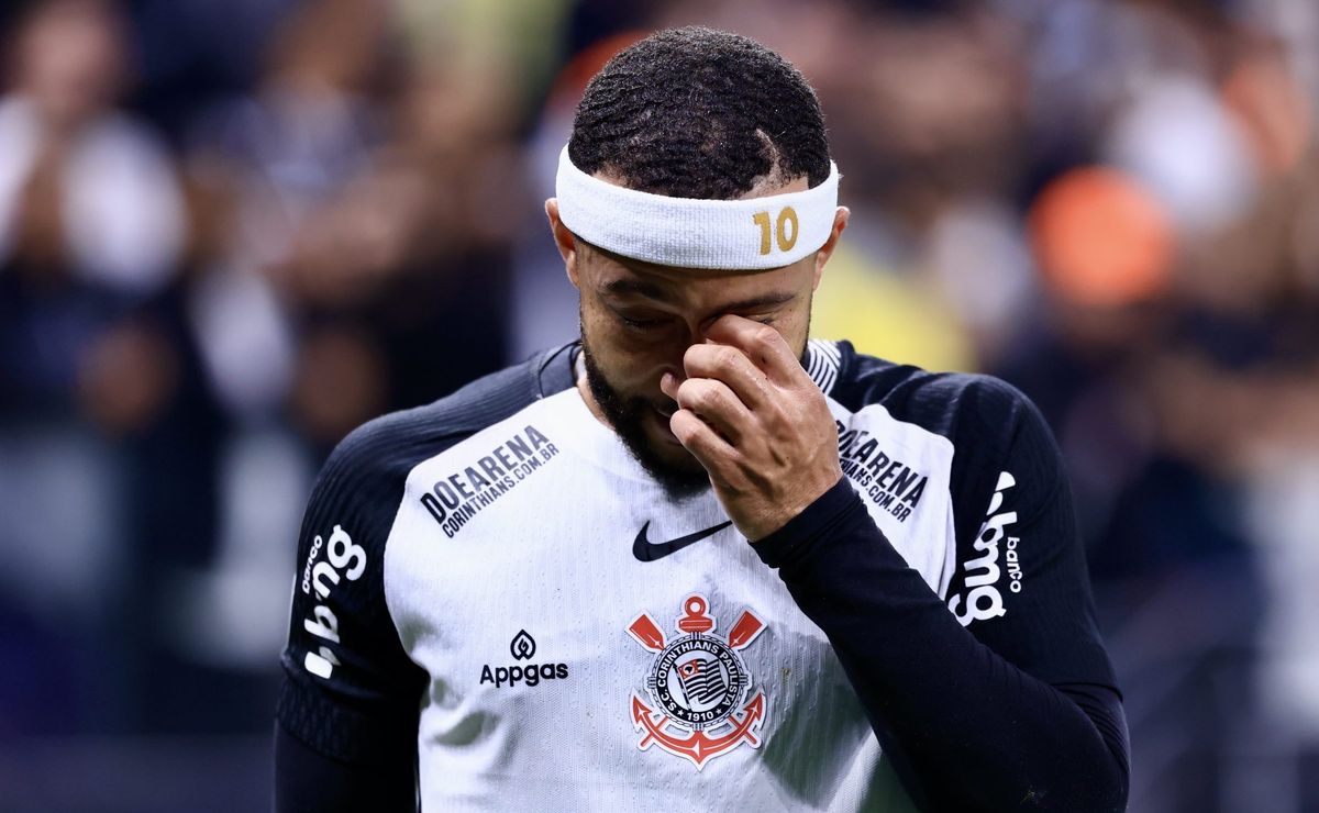 Memphis Depay vira dúvida no Corinthians para o clássico contra o Santos