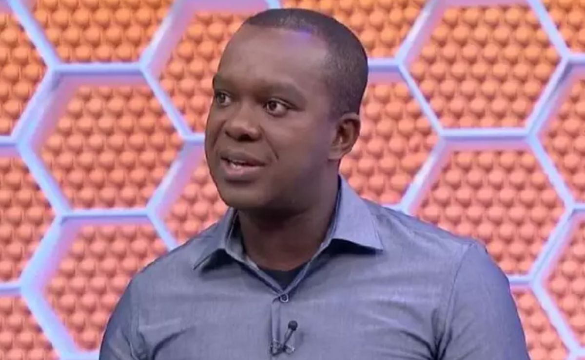 “Ele escolhe se jogar”; PC Oliveira analisa pênalti marcado em Luciano após São Paulo x Grêmio