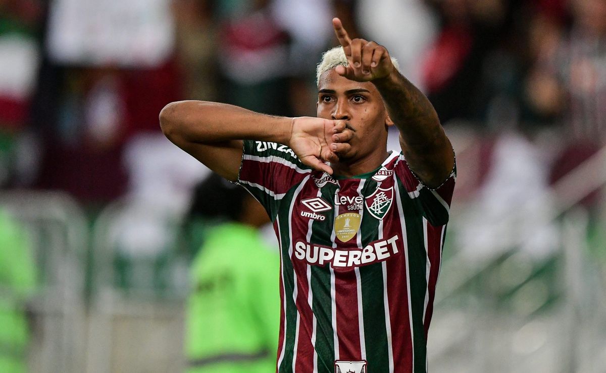 Fluminense parabeniza John Kennedy nas redes sociais e torcedores pedem a volta do jogador