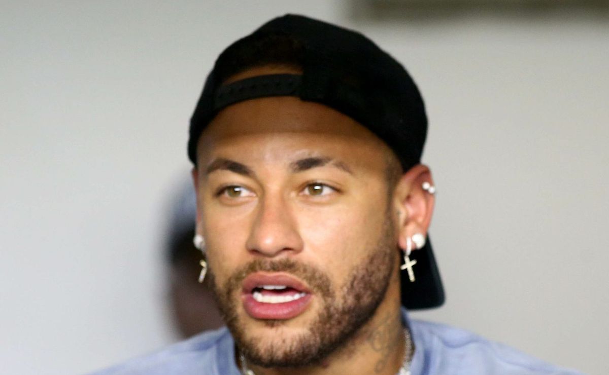 Santos não garante renovação com Neymar e vai tomar decisão após retorno do craque