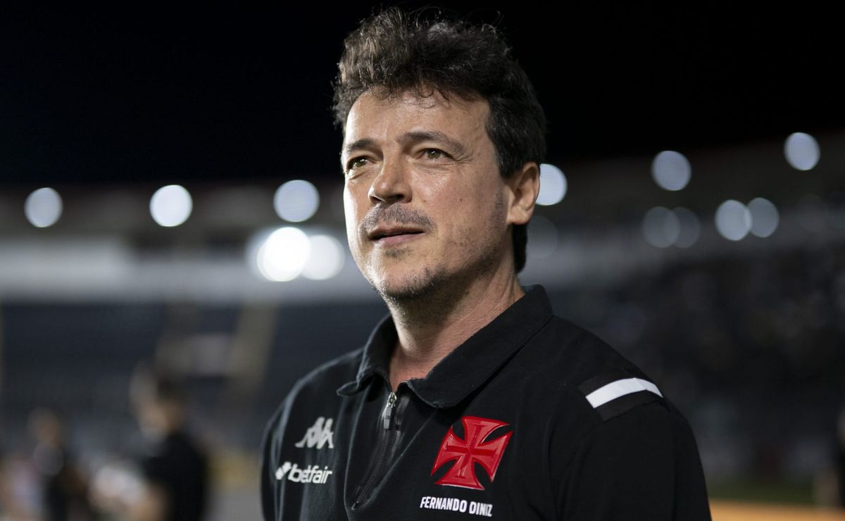 “Líder impressionante”, Fernando Diniz exalta Vegetti no Vasco após dois gols do atacante