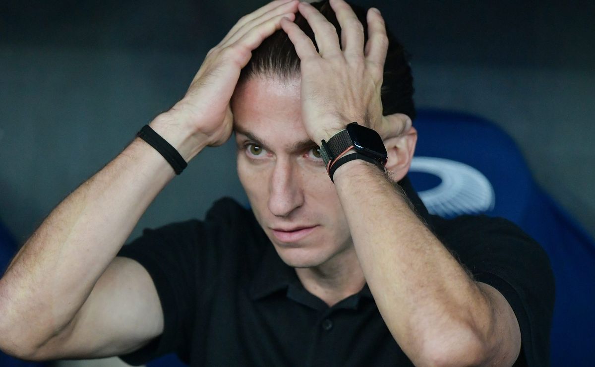 “Inexplicável”; Filipe Luís desabafa sobre ausência de Arrascaeta em Flamengo x Botafogo