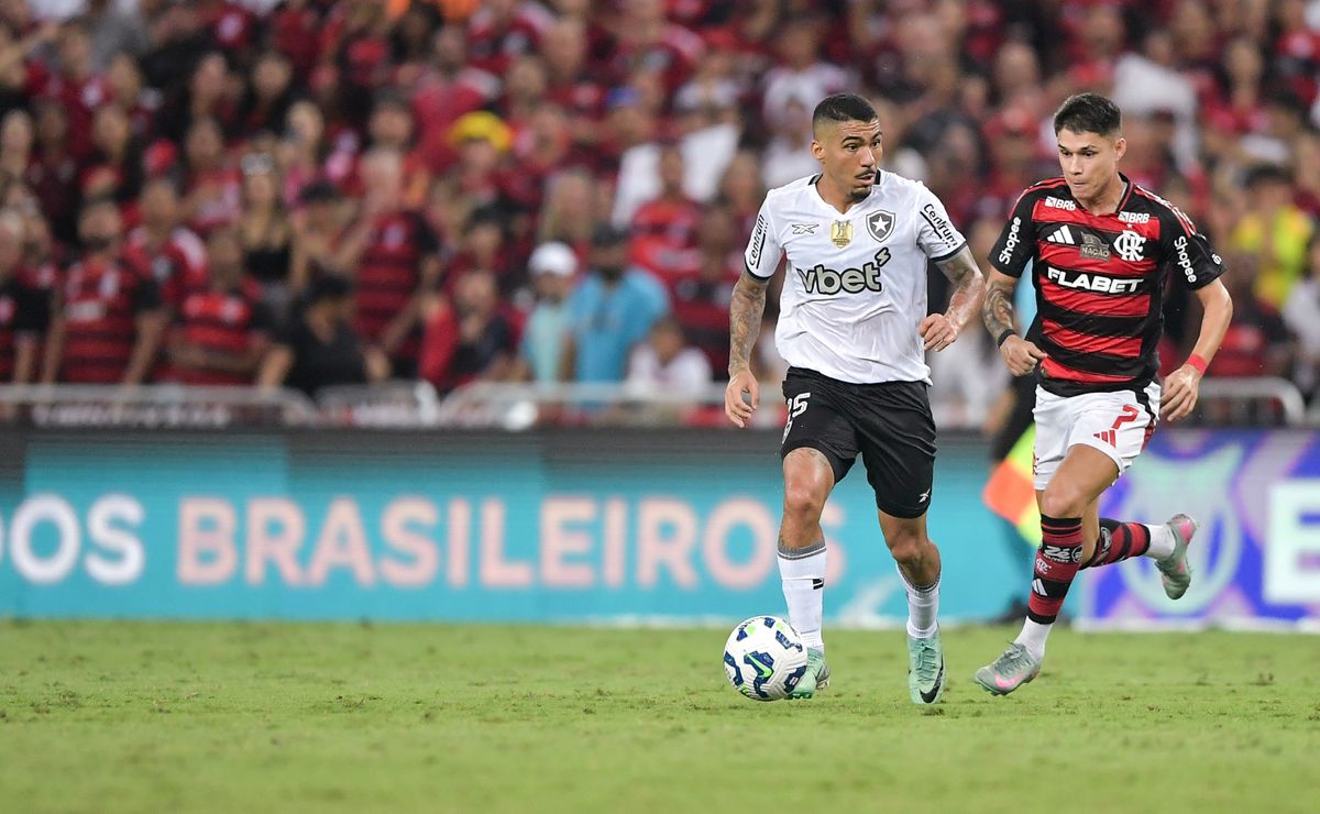 Com Renato Paiva, Allan ganha espaço e vive bom momento no Botafogo