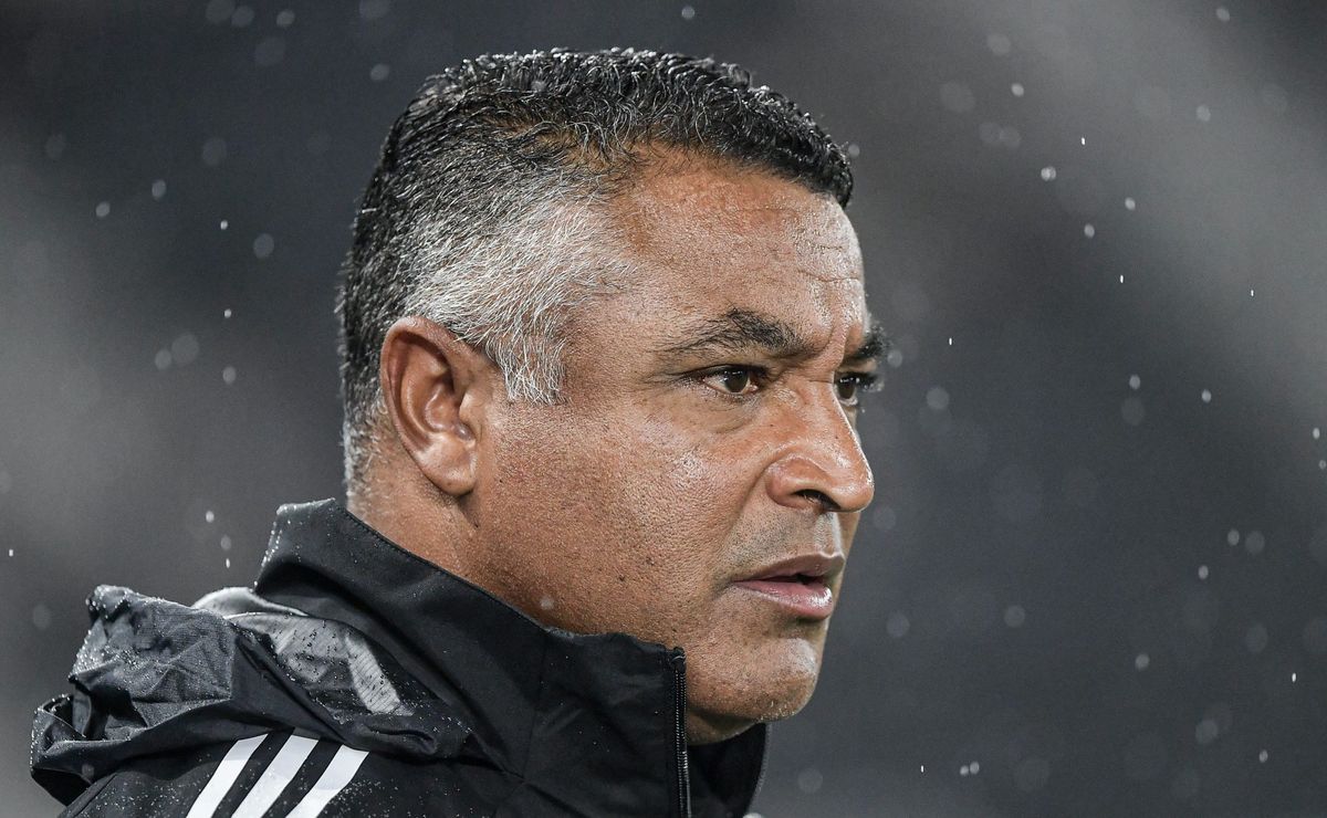 Roger Machado explica o motivo do Internacional não corresponder às expectativas em 2025: ‘Frequência de jogos’